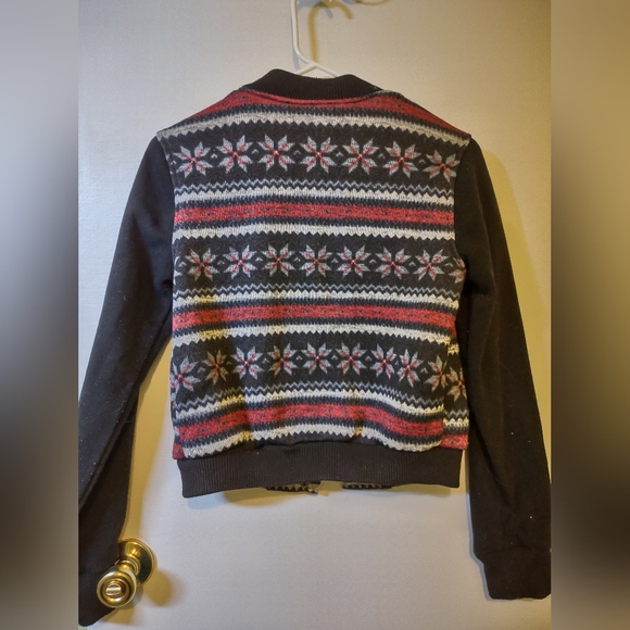 Ambiance Winter Warm Floral Pattern Black Red Polyester Bomber Jacket S Junior - Picture 2 of 6